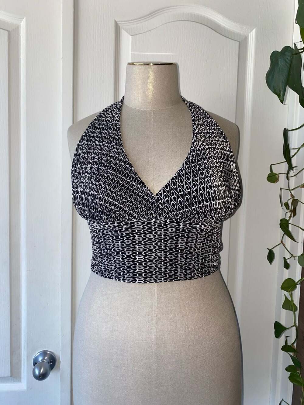 Xi Black and White Geometric Print Halter Crop Top Size XL